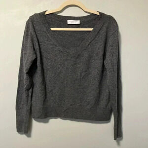 Everlane cashmere blend  grey v neck sweater